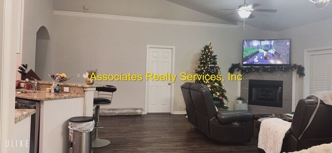 Photo - Spacious 4-Bedroom Home with Office in Portofino! LOOK!