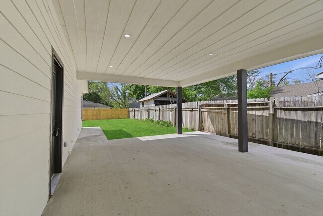 Photo - 7040 Kinney St