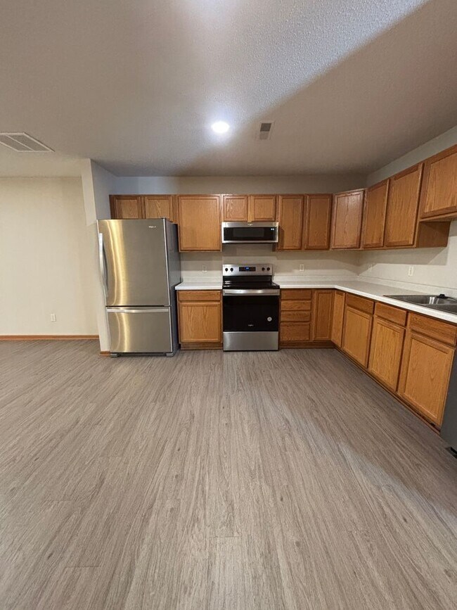 323-B Williamsburg Place