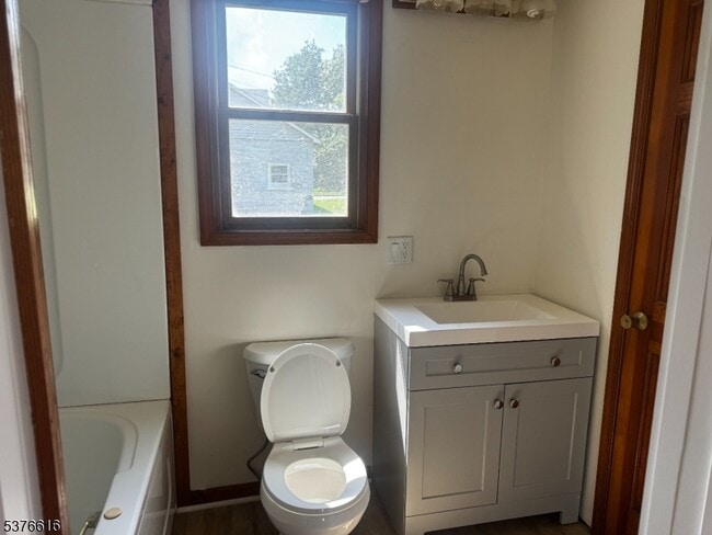 Photo - 785 Hobson St