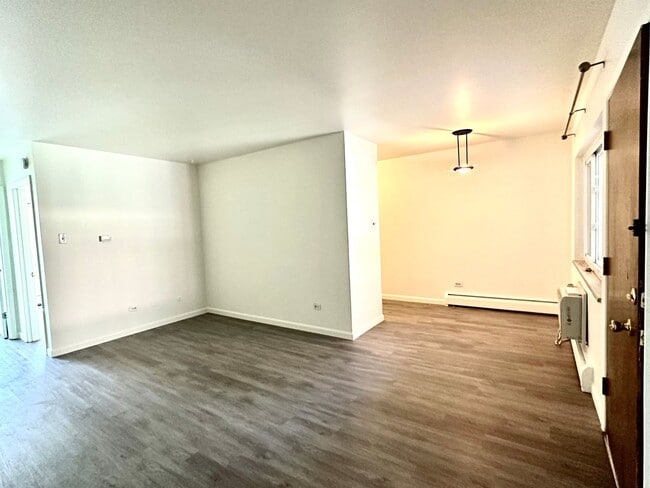 Photo - Spacious 1 Bed/1bath close to CU with Reserved Parking