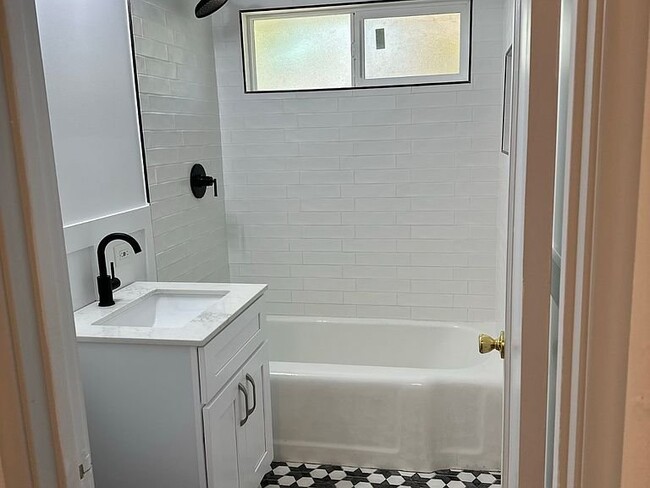 Photo - 938 Vervais Ave