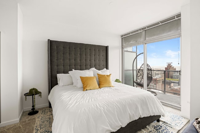 Photo - 765 S Clark St