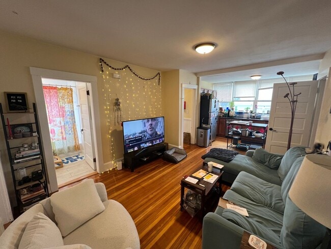 Photo - 9/1 Renovated 4BR/2BA with laundry in unit, AC near Porter/Harvard!