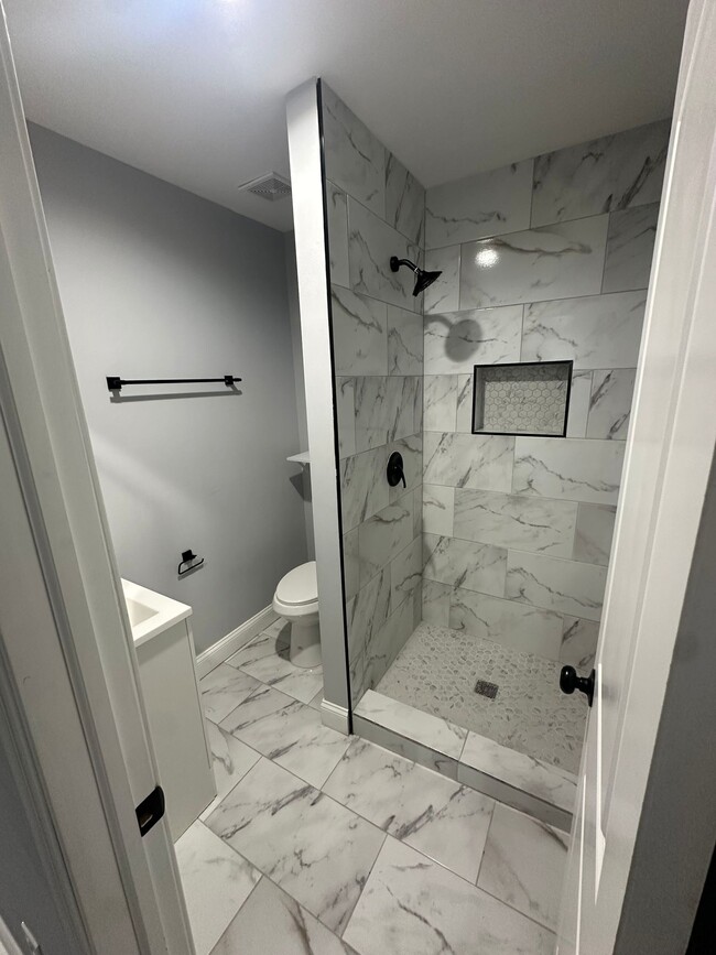 Photo - 407 N Lakewood Ave