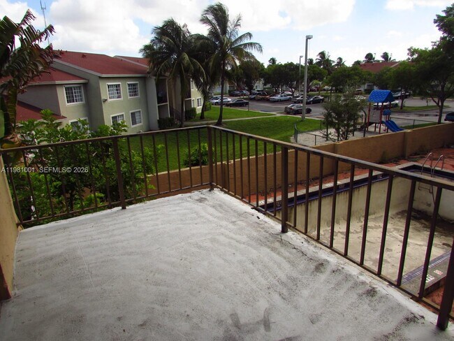 Building Photo - 5100 SW 41st St Unit 205