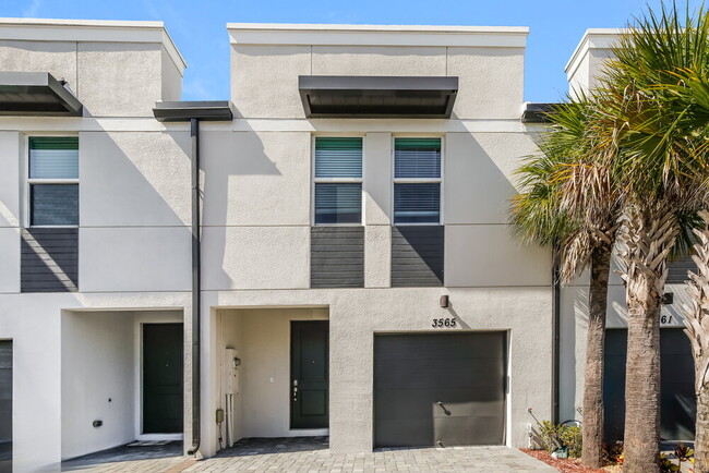 Building Photo - 3565 San Bernardino Way Rental