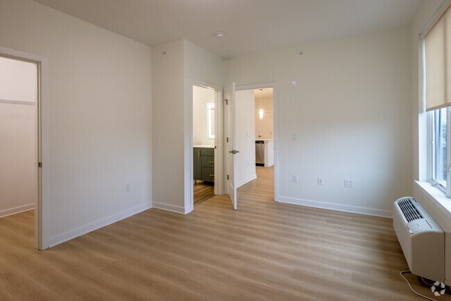 2BR, 2BA - 1,098SF