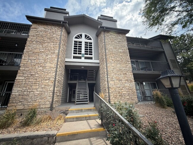 Building Photo - Hunters Run Condominium