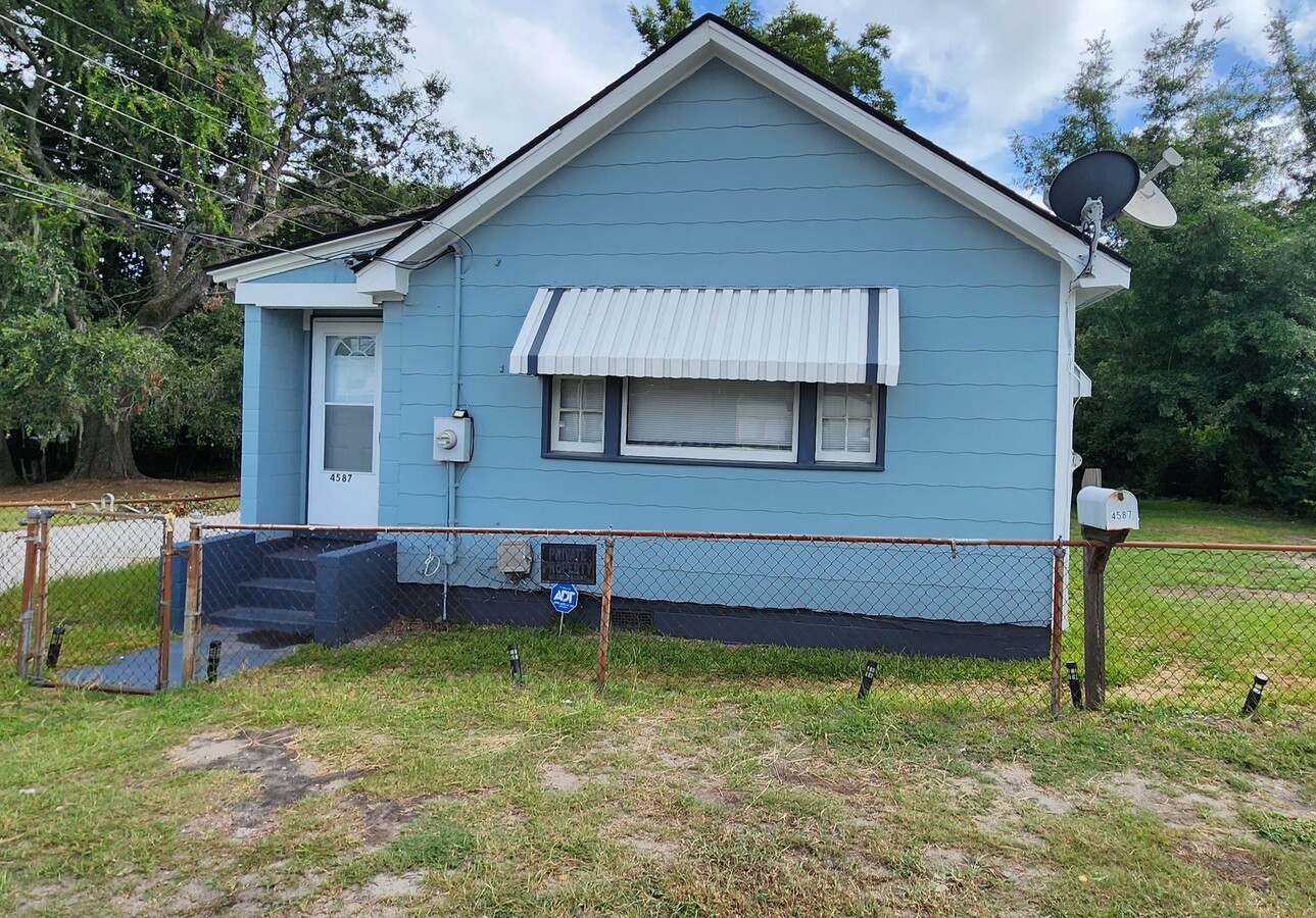 Photo - 4587 Dorsey Ave
