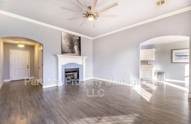 Photo - 561 Redbud St