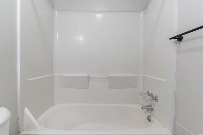 Photo - Affordable Luxury Apartment Near DC Unit 4