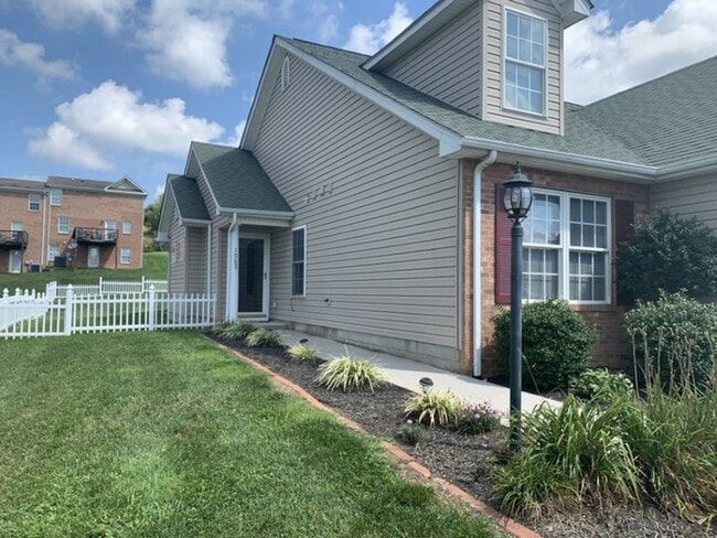 Building Photo - 1065 Elk Dr