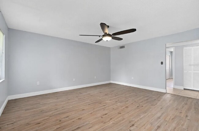 Photo - Spacious Renovated 3-Bedroom Condo with Ba... Unit 4809D