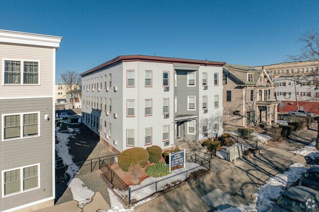 69 N Common St - Kensington House