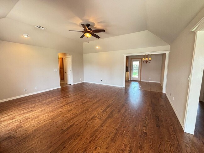 Photo - Awesome 3 bed/2bath/2 car Split floor plan in Southfork III!