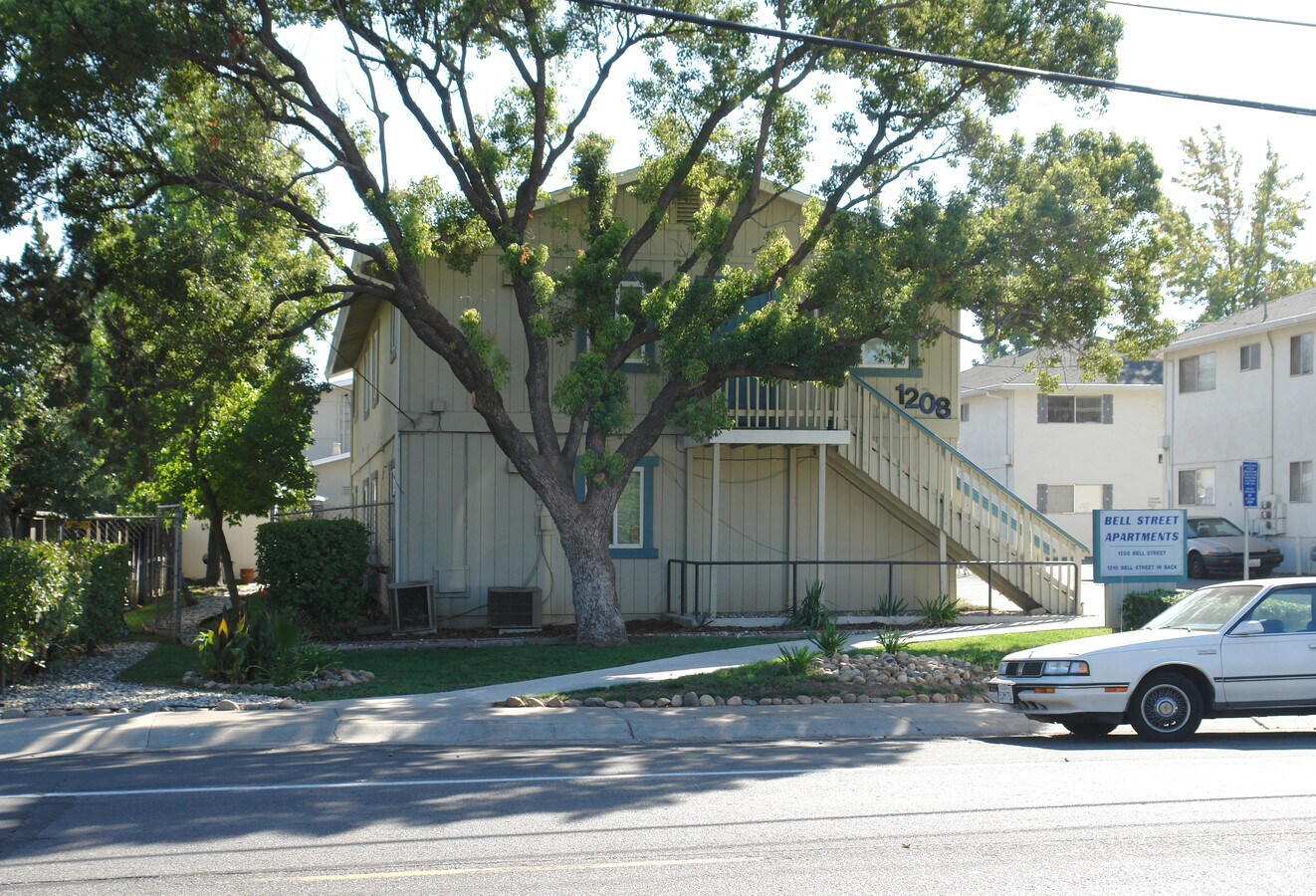 Photo - 1208-1210 Bell St