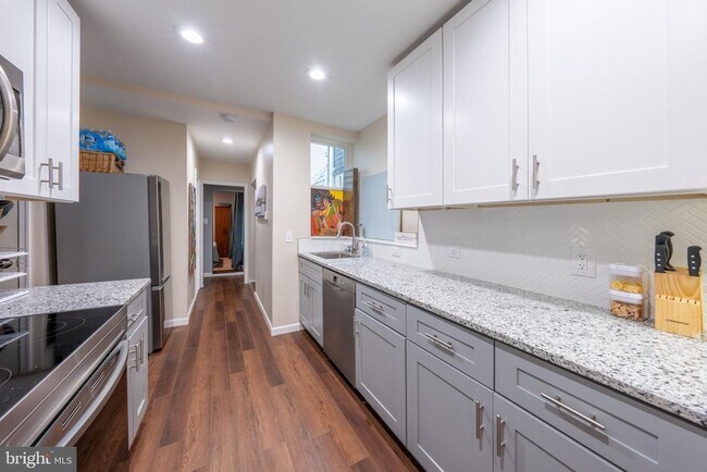 Photo - 2205 Emerald St