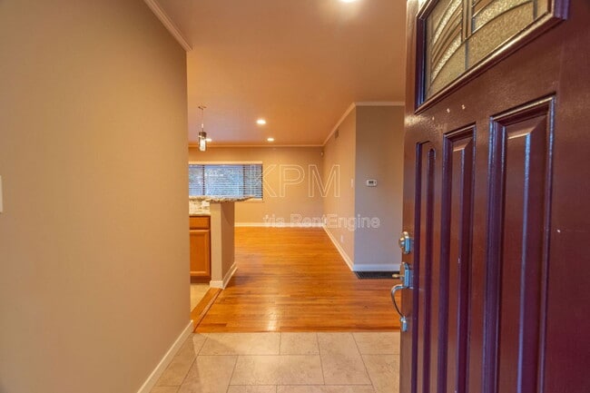 Photo - 1056 Cameron Way