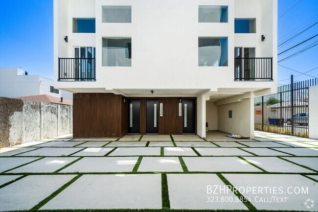 Building Photo - Beautiful Modern Duplex in the heart of No... Unit 11346.5 Rental