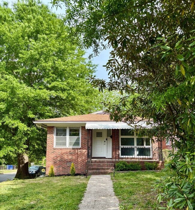 1403 Lincoln St