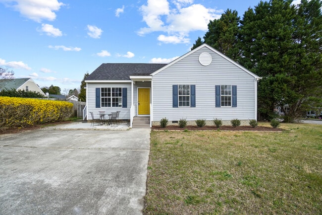 Photo - 800 Napleton Cir