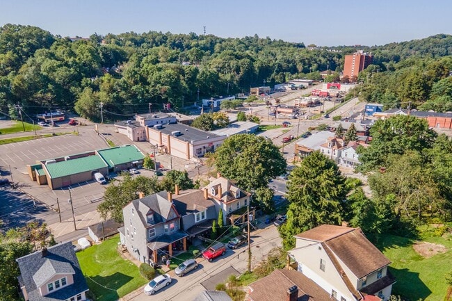 Photo - 133 Glenmore Ave Unidad Rear