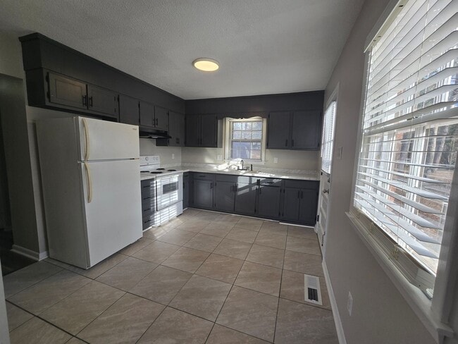 Photo - New Listing!!