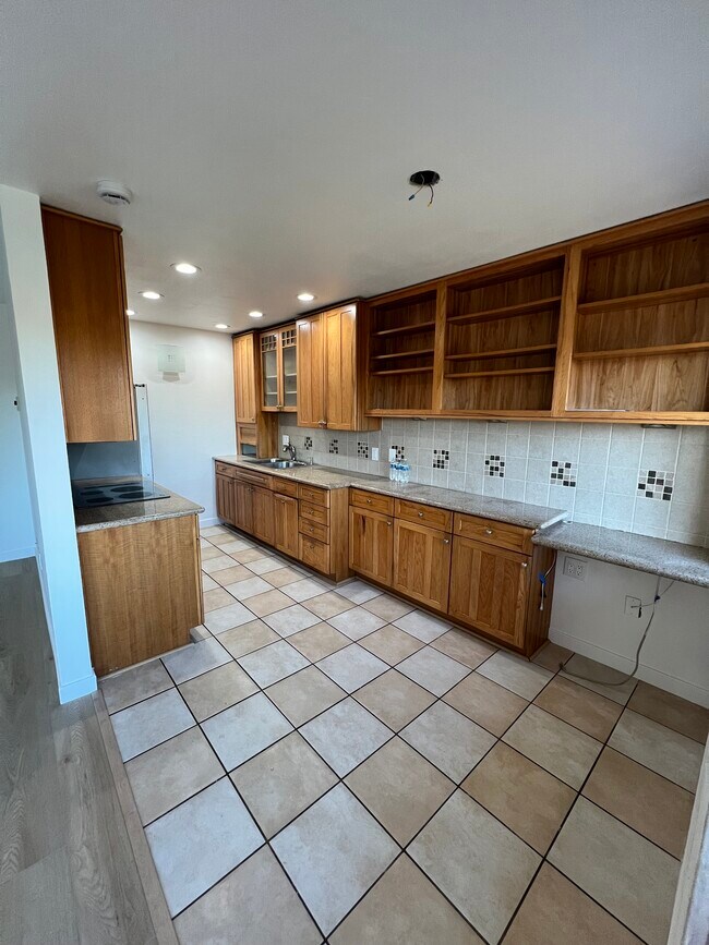 Building Photo - 6665 Mission Gorge Rd Unit C9 Rental