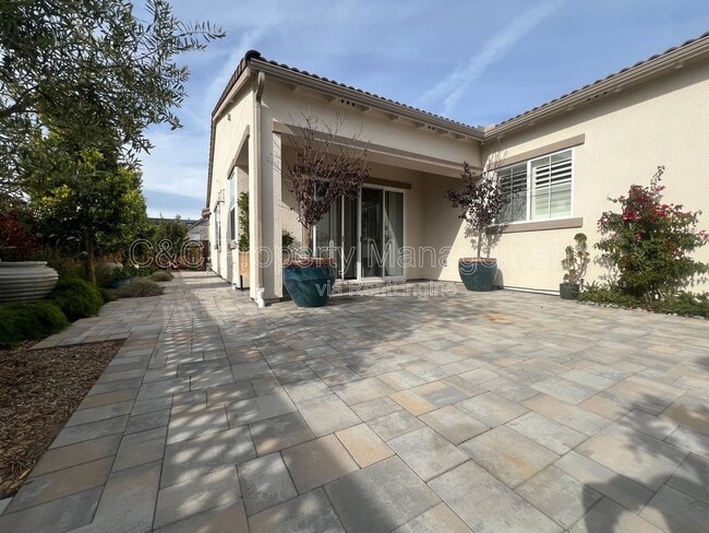Photo - 2996 Minaret Wy