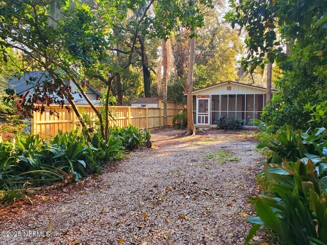 Photo - 2514 Algonquin Ave