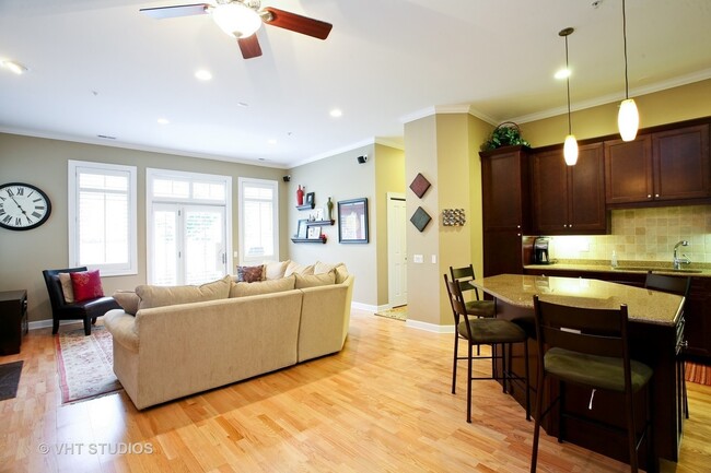 Photo - 821 Foster St Unit 1S