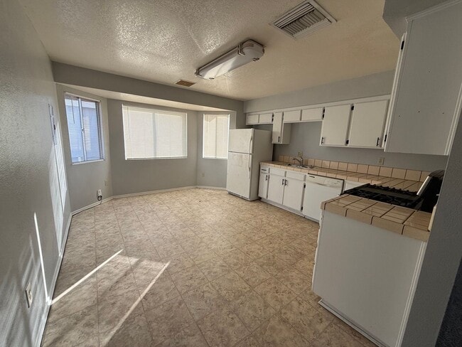 Photo - 1613 N Erwin St Unit 1613 N Erwin St - Apt C