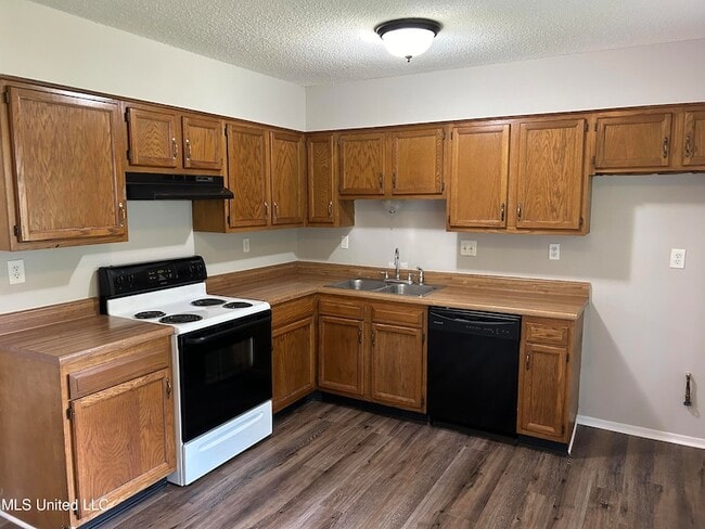 Photo - 6225 Sandhurst Rd