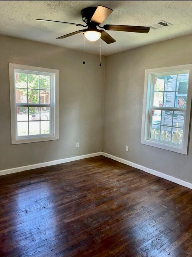 Photo - 1302 Parker St