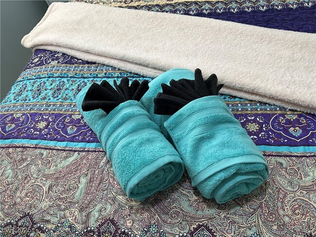 Photo - 5045 Spencer St