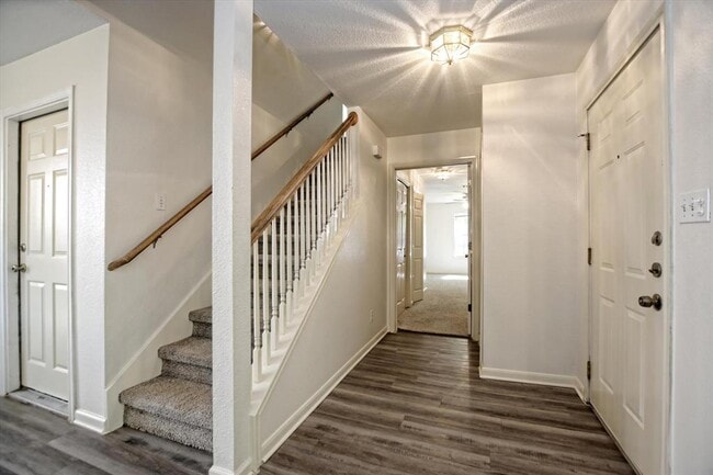 Photo - 101 S Mockingbird Cir