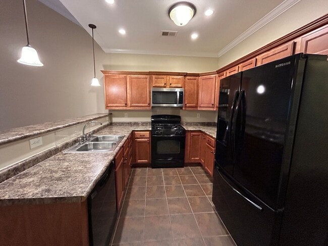 Photo - 122 Singapore Cir