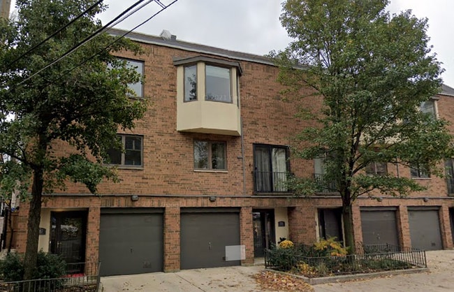 Building Photo - 747 W Dickens Ave Rental
