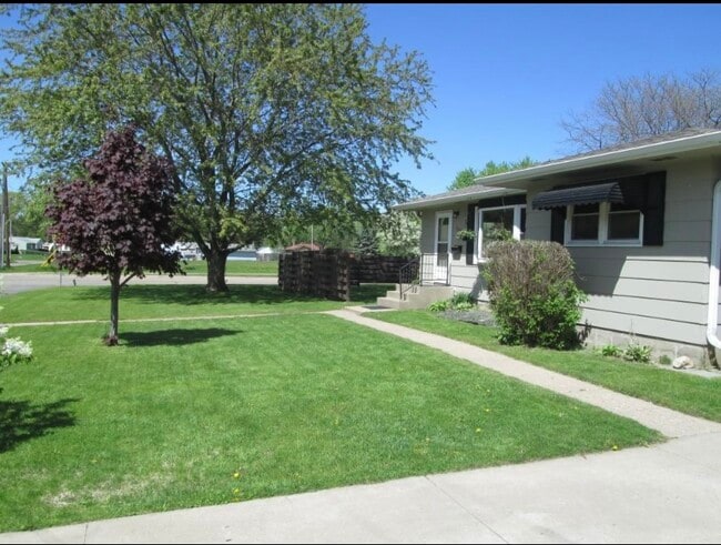 Building Photo - 2632 3rd St N Rental