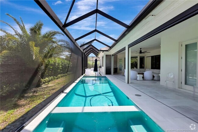 Building Photo - 130 SE Fiore Bello Rental