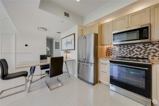 Building Photo - 3500 Coral Wy Unit 604 Rental