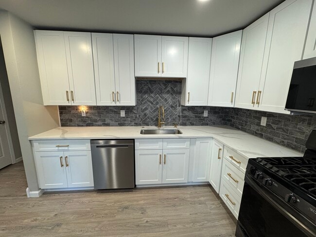 Photo - 115 E Sycamore Rd