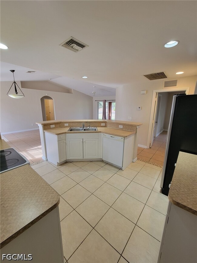 Photo - 1137 Deauville St E