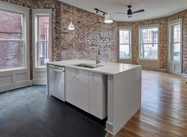 Building Photo - 509 N Central St Unit McMillan Flats  01