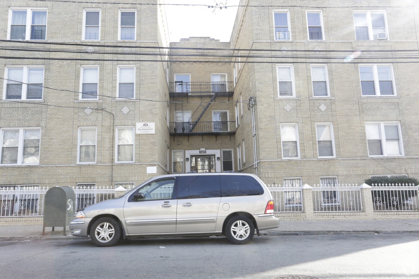Photo - 128 40th St