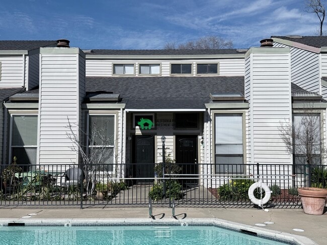 Building Photo - 1608 Hood Rd