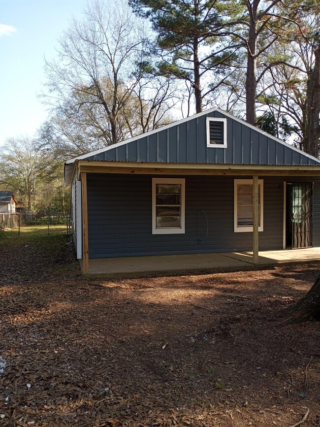 Photo - 210 Eisenhower St