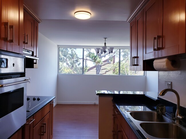 Photo - 6050 Canterbury Dr