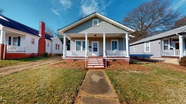 Photo - 308 Montague St